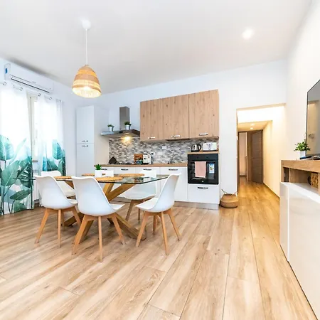 Front Numidio Quadrato