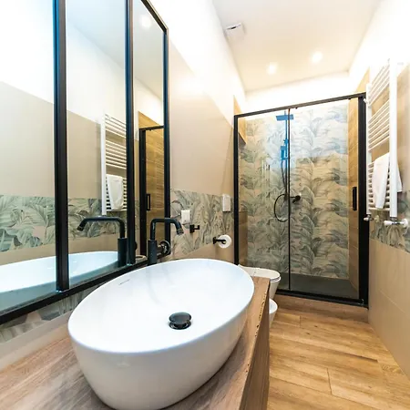 Front Numidio Quadrato